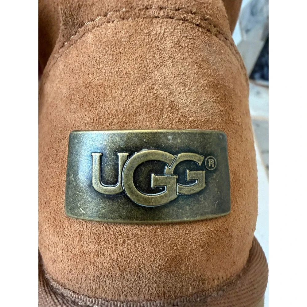UGG logo see preowned